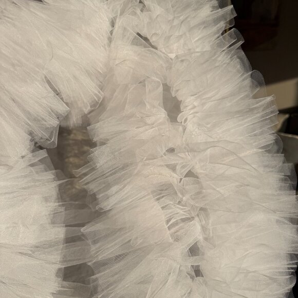 Huge Tulle White Boa - Picture 5 of 7